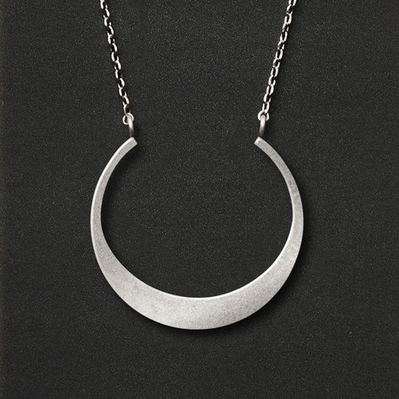 Refined Necklace Crescent Silver