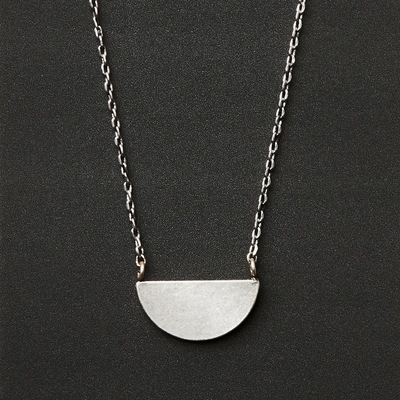 Refined Necklace Half Moon Silver